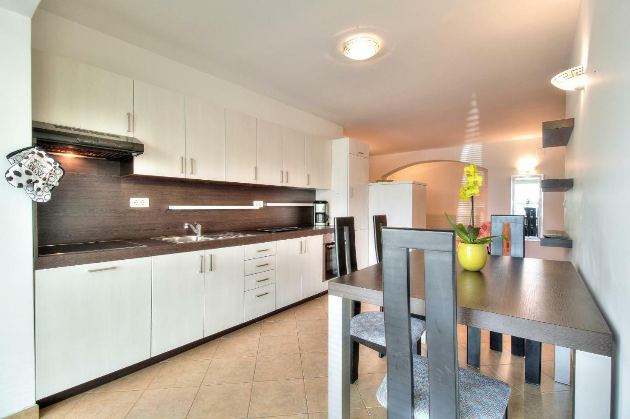Apartment Katarina Crveni Vrh Exteriör bild